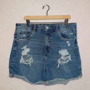 Refuge Denim Medium Wash High Rise Distressed Mom Shorts size 13
